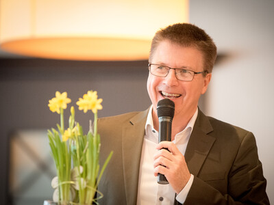 Geschäftsbereichsleiter Stefan Ortmann während der Abschiedsfeier für Dr. Günter Kuhnt, Leiter der Bezirksstelle Oldenburg-Süd.