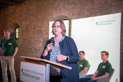 Fach-Event &bdquo;Zwischen Acker und App &ndash; Digitalisierung Ihres Pflanzenbaus&ldquo; auf der Dom&auml;ne Schickelsheim (K&ouml;nigslutter/Kreis Helmstedt).