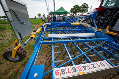 Zinkenstriegel beim Feldtag zum Thema Landwirtschaft und Wasserschutz am 17.06.2026 in Schw&uuml;blingsen (Uetze/Region Hannover).
