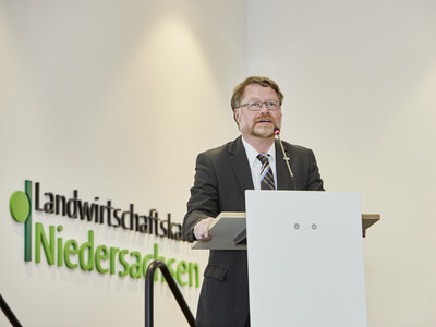 Kammerdirektor Dr. Bernd von Garmissen w&auml;hrend des Festakts zum 125-j&auml;hrigen Bestehen der Landwirtschaftskammer Niedersachsen am 21.05.2024 in Hannover-Ahlem.