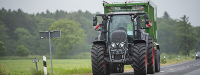 Schlepper auf der Teststrecke rund um Westerstede