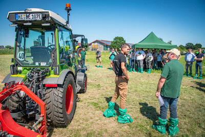 Elektrotraktor des Herstellers Fendt beim Praxistag Alternative Antriebsenergien für Landmaschinen am 01.07.2025 im LBZ Echem.