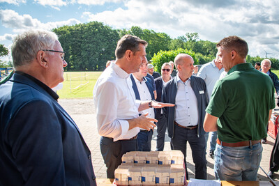 Ministerpr&auml;sident Olaf Lies zu Besuch auf der Pflanzenbau-Versuchsstation Borwede.