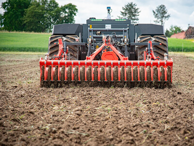 Autonomer Feldroboter (AgXeed) beim Fach-Event &bdquo;Zwischen Acker und App &ndash; Digitalisierung Ihres Pflanzenbaus&ldquo; auf der Dom&auml;ne Schickelsheim (K&ouml;nigslutter/Kreis Helmstedt).
