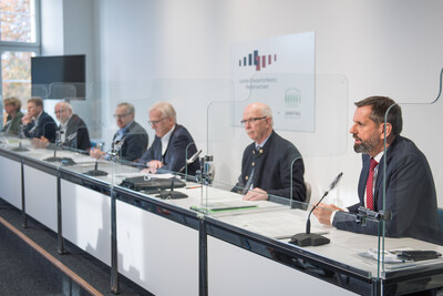 Pressekonferenz der Allianzpartner der Vereinbarung Der Nieders&auml;chsische Weg in Hannover: Am 29.10.2020 wurden die ausgehandelten Eckpfeiler f&uuml;r mehr Natur- und Artenschutz vorgestellt und diese erneut mit einer Unterschrift bekr&auml;ftigt.