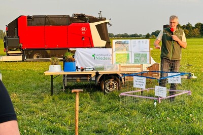 Geert-Udo Stroman von der LWK Niedersachsen erklärt, dass es in Zeiten des Klimawandels eine Herausforderung ist, den Ertrag und Qualität abzusichern. - © Felicitas Kaemena Geert-Udo Stroman von der LWK Niedersachsen erklärt, dass es in Zeiten des Klimawandels eine Herausforderung ist, den Ertrag und Qualität abzusichern.
