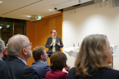 Niedersachsens Umweltminister Christian Meyer spricht während der Präsentation der Fortschritte des Niedersächsischen Wegs am 13.03.2025 in Berlin.