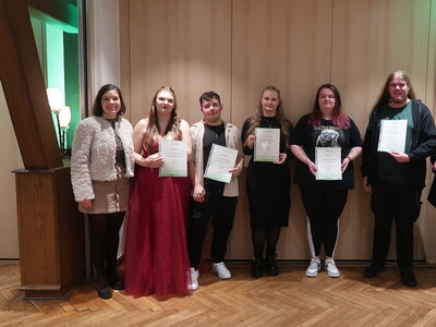 &Uuml;berreichung der Urkunden an Hauswirtschafter*innen und Fachpraktiker*nnen in der Hauswirtschaft