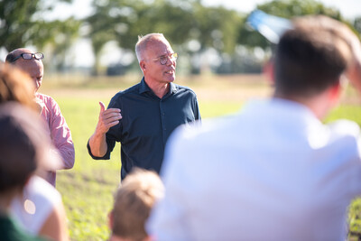 Matthias Miersch besuchte anl&auml;sslich seiner Sommertour den Sickerwasserversuch in Schw&uuml;blingsen