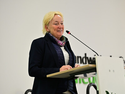 Carola Persiel, im Agrarministerium Leiterin des Referates f&uuml;r Ern&auml;hrung, Ern&auml;hrungsnotfallvorsorge und Hauswirtschaft, w&auml;hrend der &Uuml;bergabe Meisterbriefe Hauswirtschaft 2025 in Hannover