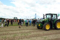 Besucher in Gülzow auf dem Feldtag Freilandgemüsebau der LFA MV