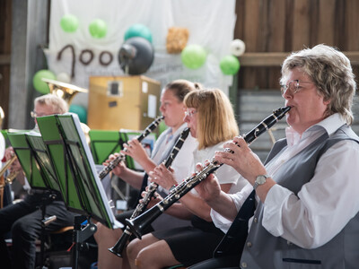 Der Feuerwehrmusikzug Artlenburg untermalte die Jubil&auml;umsfeier musikalisch.