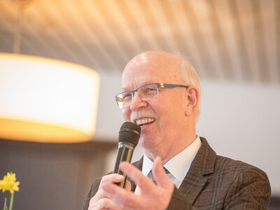 Kammerpräsident Gerhard Schwetje während der Abschiedsfeier für Dr. Günter Kuhnt, Leiter der Bezirksstelle Oldenburg-Süd.