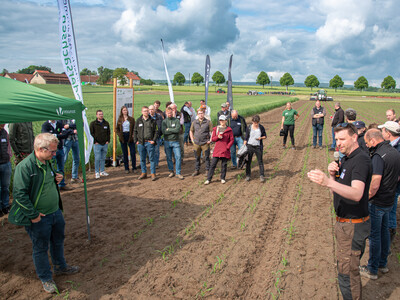 Fach-Event &bdquo;Zwischen Acker und App &ndash; Digitalisierung Ihres Pflanzenbaus&ldquo; auf der Dom&auml;ne Schickelsheim (K&ouml;nigslutter/Kreis Helmstedt).