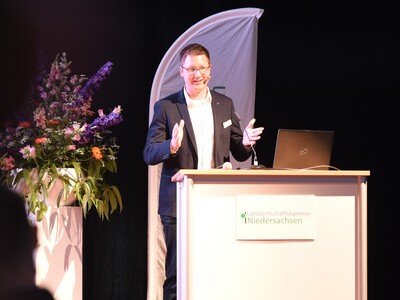 Mathias Klahsen, bei der LWK Leiter des Sachgebiets Markt, als Referent beim 1. Fachforum Schwein und Gefl&uuml;gelmast in den Emslandhallen in Lingen (07. und 08.06.2023).