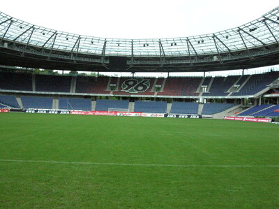 Anwendung von Pflanzenschutzmitteln in Fußballstadien - © Dr. Thomas Brand Anwendung von Pflanzenschutzmitteln in Fußballstadien