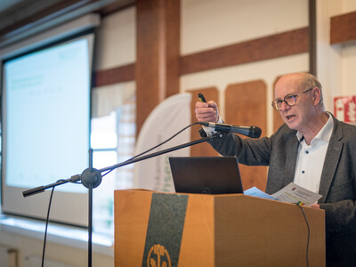 Der langjährige Kammer-Berater Andreas Freytag spricht auf der 15. Biogastagung der Landwirtschaftskammer Niedersachsen am 28.02.2024 in Verden. - © Wolfgang Ehrecke Der langjährige Kammer-Berater Andreas Freytag spricht auf der 15. Biogastagung der Landwirtschaftskammer Niedersachsen am 28.02.2024 in Verden.