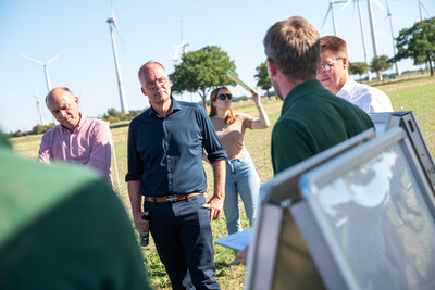 Gerald Burgdorf und Caroline Benecke erl&auml;uterten die ersten Ergebnisse aus Schw&uuml;blingsen aus pflanzenbaulicher Sicht