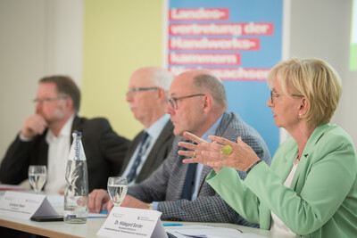 Pressekonferenz der Landesvertretung der Handwerkskammern Niedersachsen e.V. (LHN) und der Landwirtschaftskammer Niedersachsen (LWK) am 24.06.2024 in Hannover-Ahlem zu gemeinsamen Handlungsempfehlungen zur St&auml;rkung des l&auml;ndlichen Raumes.