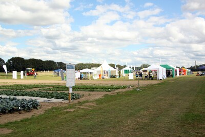 Rückblick auf den Feldtag 2022 - Vorfreude auf 2026 - © LFA Mecklenburg-Vorpommern Aussteller-Zelte auf dem Feldtag Freilandgemüsebau der LFA MV