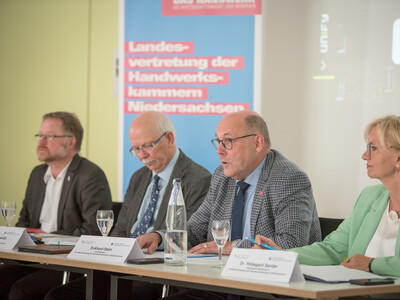 Pressekonferenz der Landesvertretung der Handwerkskammern Niedersachsen e.V. (LHN) und der Landwirtschaftskammer Niedersachsen (LWK) am 24.06.2024 in Hannover-Ahlem zu gemeinsamen Handlungsempfehlungen zur St&auml;rkung des l&auml;ndlichen Raumes.