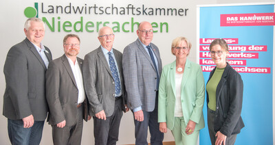 Pressekonferenz der Landesvertretung der Handwerkskammern Niedersachsen e.V. (LHN) und der Landwirtschaftskammer Niedersachsen (LWK) am 24.06.2024 in Hannover-Ahlem zu gemeinsamen Handlungsempfehlungen zur St&auml;rkung des l&auml;ndlichen Raumes.