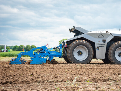 Autonome Kombination von Krone und Lemken beim Fach-Event &bdquo;Zwischen Acker und App &ndash; Digitalisierung Ihres Pflanzenbaus&ldquo; auf der Dom&auml;ne Schickelsheim (K&ouml;nigslutter/Kreis Helmstedt).