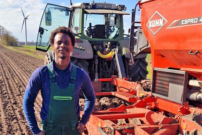 Von Guinea auf Niedersachsens Acker - © Tely Diallo Berufsausbildung Landwirt / Landwirtin