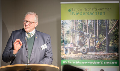 Frank Oesterhelweg, Vizepr&auml;sident des Nieders&auml;chsischen Landtags, spricht auf dem Parlamentarischen Abend der Landwirtschaftskammer am 22.03.2022 im Landtag in Hannover.