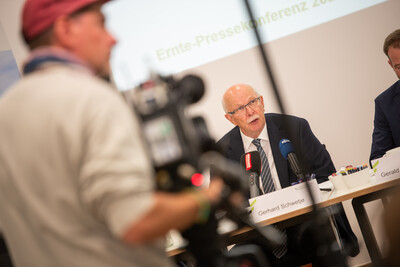Kammerpr&auml;sident Gerhard Schwetje w&auml;hrend der Ernte-Pressekonferenz am 03.09.2026 in Hannover-Ahlem.