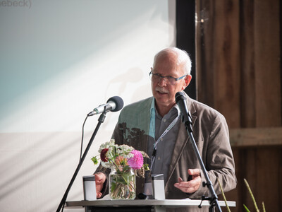 Gerhard Schwetje bei der Begr&uuml;&szlig;ungsrede zur 100-Jahr-Feier im LBZ Echem