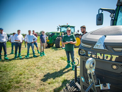 Elektrotraktor des Herstellers Fendt beim Praxistag Alternative Antriebsenergien f&uuml;r Landmaschinen am 01.07.2025 im LBZ Echem.