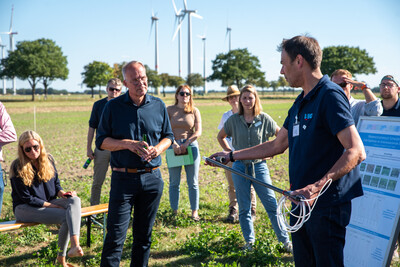 Dr. Knut Meyer (LBEG) informierte über Bodenbeschaffenheit und Funktionsweise des Sickerwasserversuchs