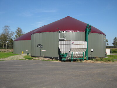 Biogasanlage von der Seite 