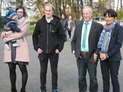 Familie Schulte nehmen die Gäste in Empfang