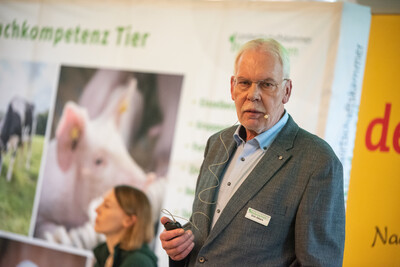 Dirk Albers (LWK-Fachreferent Rinderzucht und Rinderhaltung) auf dem Milcherzeugertag 2025 in Rodenkirchen.