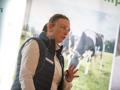 Vivien Brockmann, Customer Success Managerin beim Unternehmen MSD Tiergesundheit, Milcherzeugertag 2025 in Rodenkirchen.
