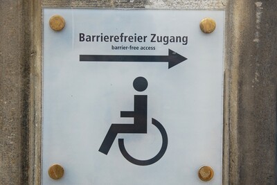 Arbeitnehmerinnen und Arbeitnehmer mit Einschränkungen haben - zum Beispiel was ihre Mobilität betrifft - spezielle Bedürfnisse, die Arbeitgeber*innen berücksichtigen müssen. - © katermikesch/Pixabay Arbeitnehmerinnen und Arbeitnehmer mit Einschränkungen haben - zum Beispiel was ihre Mobilität betrifft - spezielle Bedürfnisse, die Arbeitgeber*innen berücksichtigen müssen.