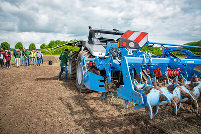 Autonome Kombination von Krone und Lemken beim Fach-Event &bdquo;Zwischen Acker und App &ndash; Digitalisierung Ihres Pflanzenbaus&ldquo; auf der Dom&auml;ne Schickelsheim (K&ouml;nigslutter/Kreis Helmstedt).