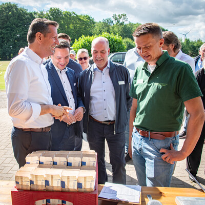Ministerpr&auml;sident Olaf Lies zu Besuch auf der Pflanzenbau-Versuchsstation Borwede.