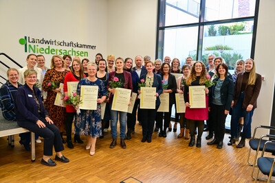 20 Hauswirtschaftsmeisterinnen und 1 -meister haben am 30.10.2025 in Hannover ihre Meisterbriefe erhalten.