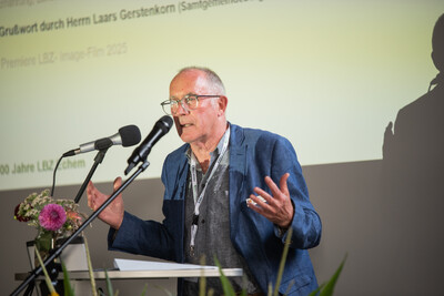 Ingo G&ouml;tz, stellv. Landrat des Landkreises L&uuml;neburg, &uuml;berbrachte die Gl&uuml;ckw&uuml;nsche der Kreisverwaltung