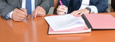 Unterzeichnung - © Wolfgang Ehrecke /media/media/D786DDEF-04AE-471A-98A40B03A5C75979.jpg