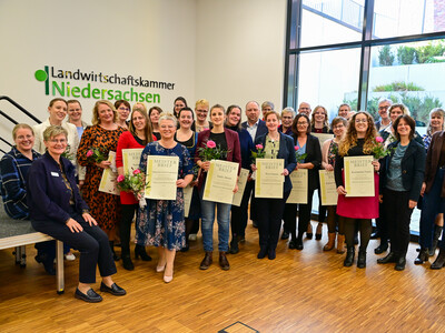20 Hauswirtschaftsmeisterinnen und 1 -meister haben am 30.10.2025 in Hannover ihre Meisterbriefe erhalten.
