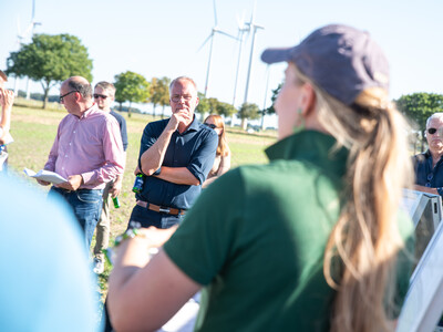 Gerald Burgdorf und Caroline Benecke erl&auml;uterten die ersten Ergebnisse aus Schw&uuml;blingsen aus pflanzenbaulicher Sicht