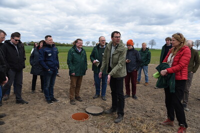 Dr. Knut Meyer vom Landesamt für Bergbau, Energie und Geologie gab einen Einblick in die Saugsondenanlage.