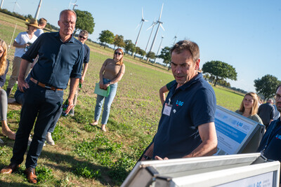 Dr. Knut Meyer (LBEG) informierte über Bodenbeschaffenheit und Funktionsweise des Sickerwasserversuchs