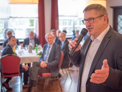 Bei der Nutzung des ländlichen Raumes sollte es immer darum gehen, Nutzungskonflikte zu vermeiden und einen Ausgleich im Sinne der landwirtschaftlichen Betriebe zu finden, sagte Dr. Günter Kuhnt auf seiner Abschiedsfeier in Hatten.