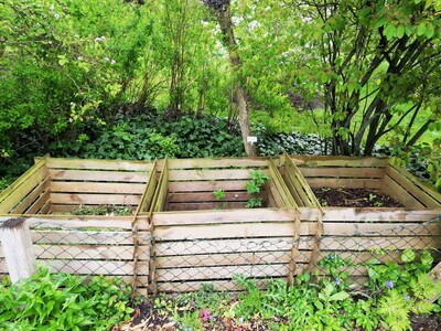 typischer Lattenkompost