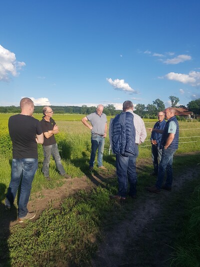 Feldrundgang mit den Mitgliedern des Arbeitskreises Landwirtschaft im Nebenerwerb